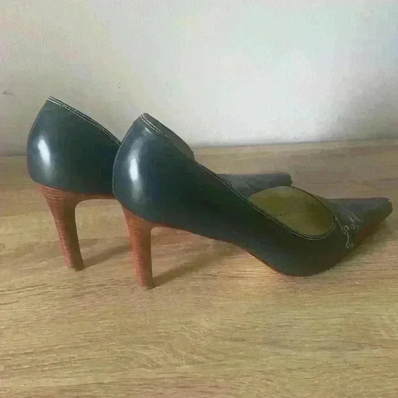 Lauren by Ralph Lauren navy heels in 8.5. Leather uppers and sole. - Picture 3 of 4